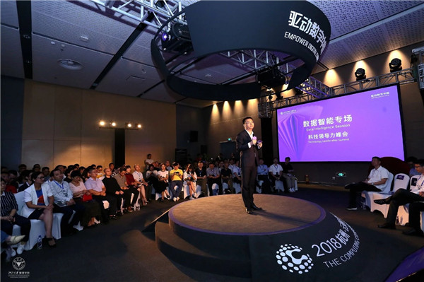 王小毅主持 (2).jpg