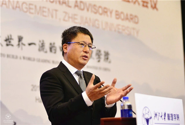 浙江大学管理学院院长魏江主持会议并致开幕词.jpg