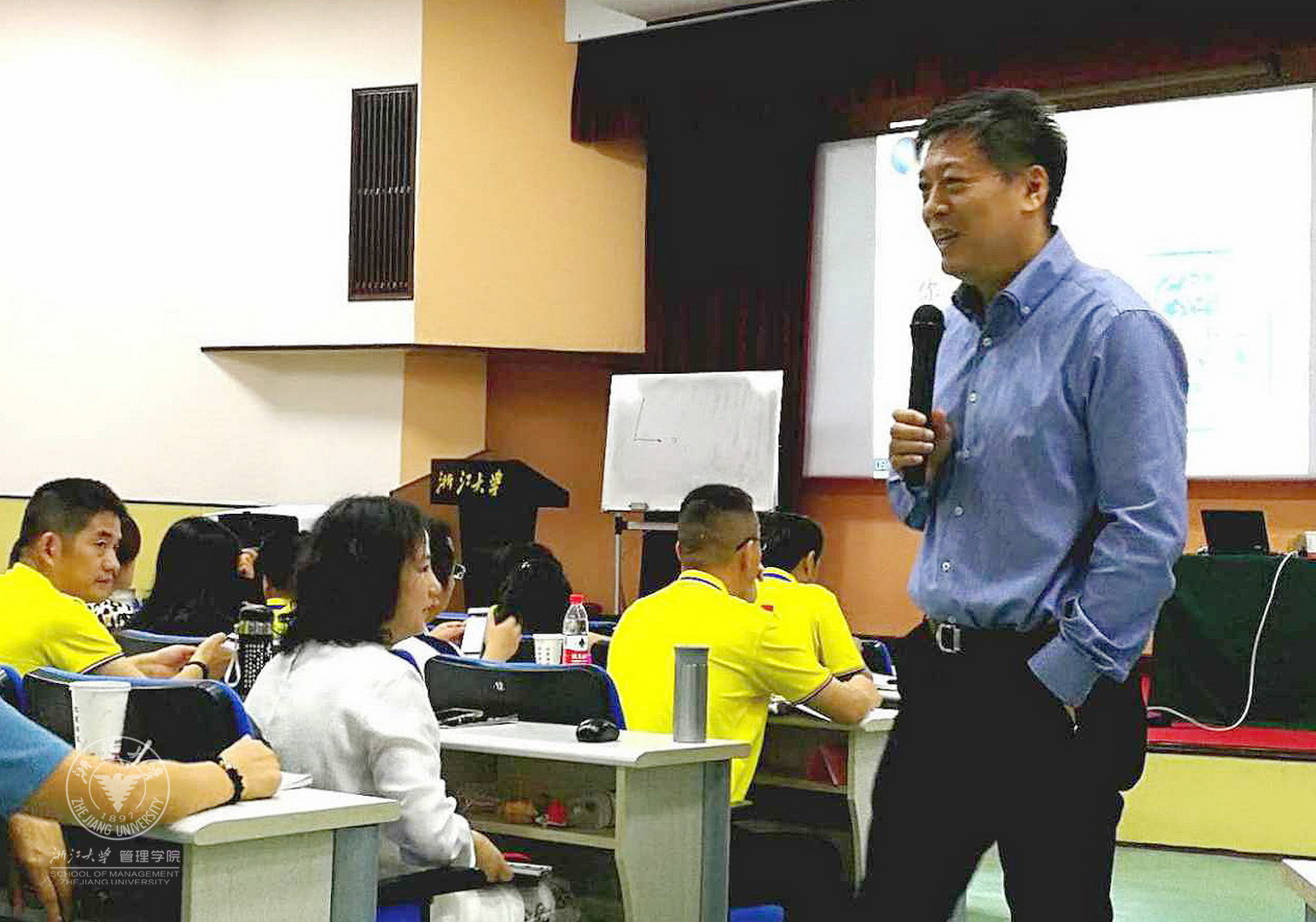 余潇枫授课.jpg