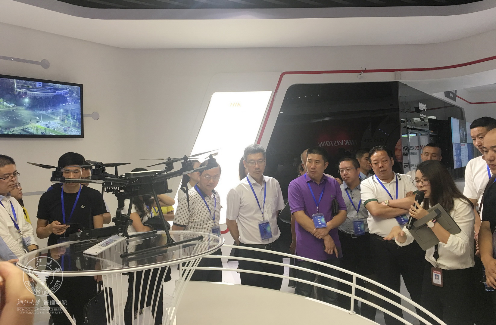 参观海康威视2.jpg